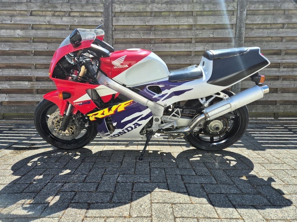 veiling: Honda rvf400 Nc35, Motoren, 400 cc, 4 cilinders, Sport, Handgeschakeld