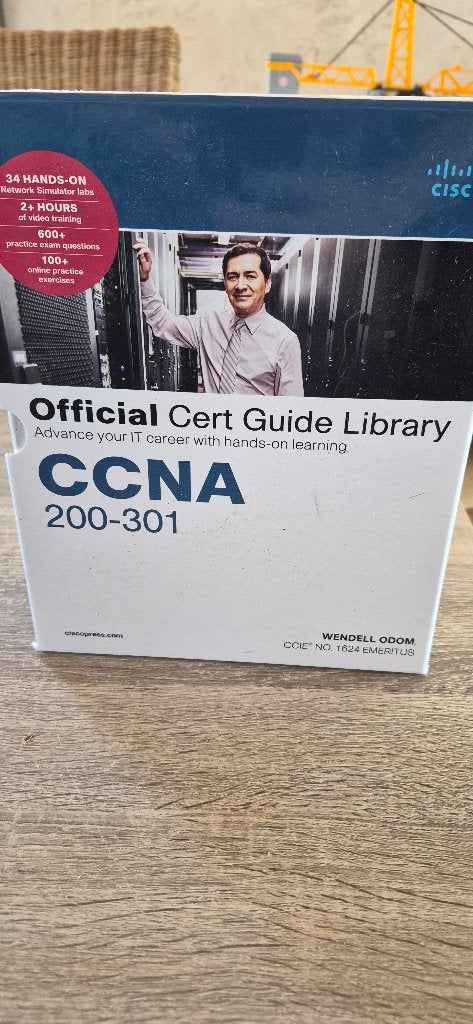Guide des certificats CCNA, Livres, Informatique & Ordinateur, Enlèvement, Comme neuf, Domaine spécialisé ou Industrie