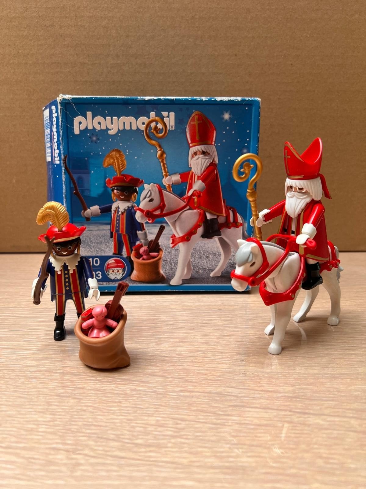 Playmobil 4893, Sinterklaas en zwarte Piet., Complete set, Ophalen of Verzenden, Zo goed als nieuw, Figuren