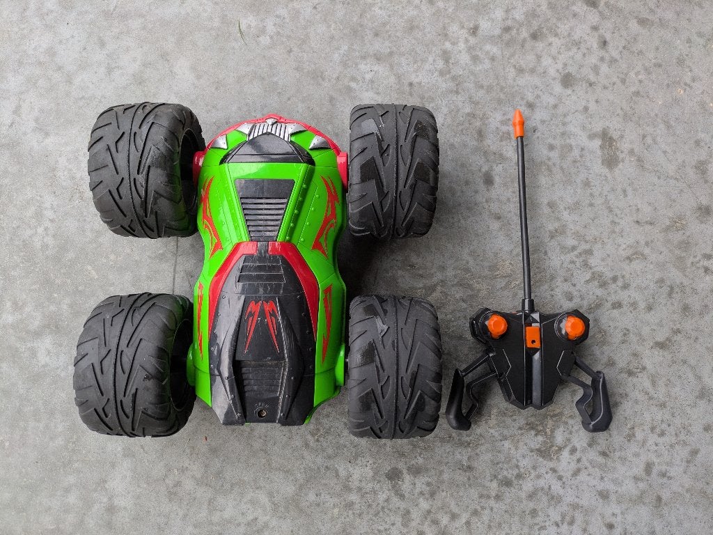 RC bestuurbare StuntAuto stunt car dubbelzijdig 360 rollen, Ophalen of Verzenden, Gebruikt, Afstandsbediening