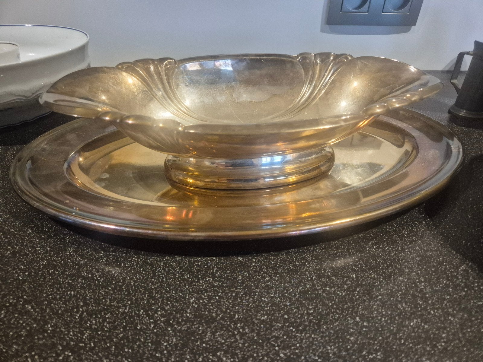 Saucière ancienne vintage sur plateau fixe – Métal argenté /, Enlèvement
