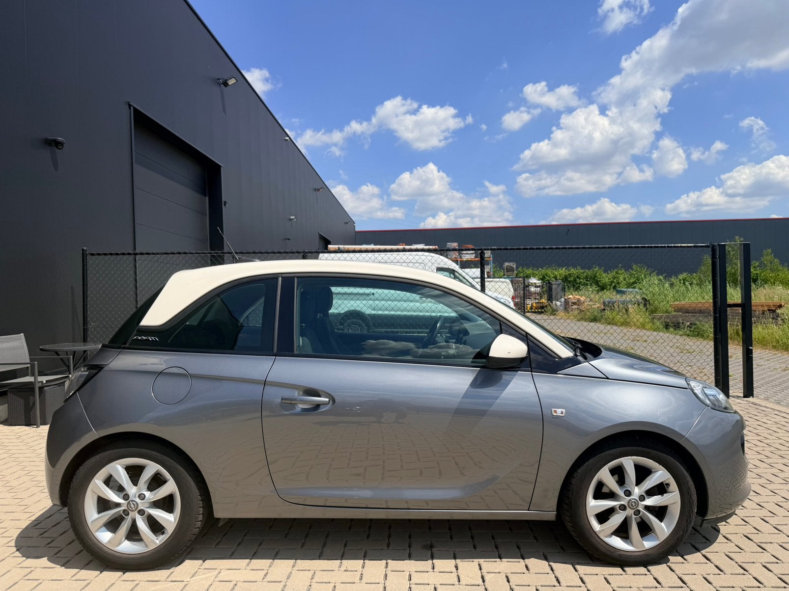 Opel Adam Glam 2018 - 1.2 Benzine - 92 000 km, Argent ou Gris, Euro 6, Entreprise, Garantie prolongée