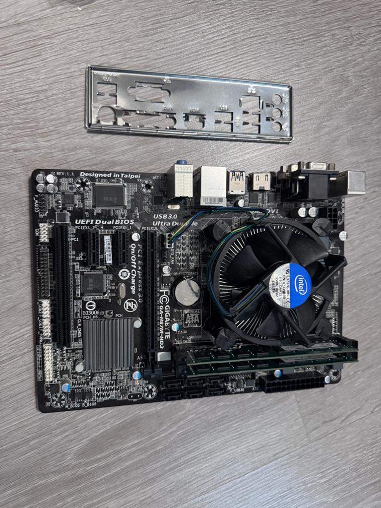 Intel i5 4570 + 8GB ram + Gigabyte H87 moederbord, Informatique & Logiciels, Cartes mères, Enlèvement, Comme neuf, Intel
