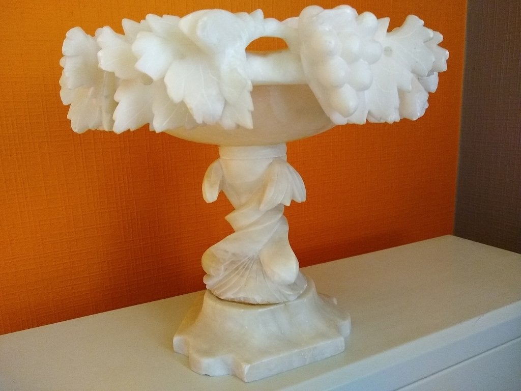 decoratieve schaal op voet in albast, Ophalen, Schaal, Rond, Steen of Aardewerk