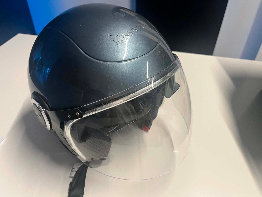 vespa helm, Fietsen en Brommers, Brommerhelmen, Ophalen, Zo goed als nieuw, Large, Vespa