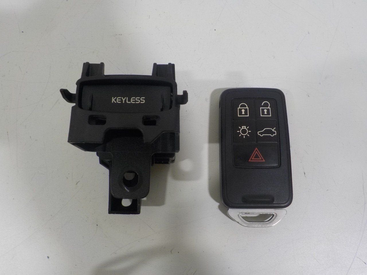 Contactslot + sleutel Volvo V40, Auto-onderdelen, Onderdelen@venauto.nl, Van der Ven Autorecycling B.V., Gebruikt, Ettenseweg 76, 4706 PB Roosendaal, The Netherlands