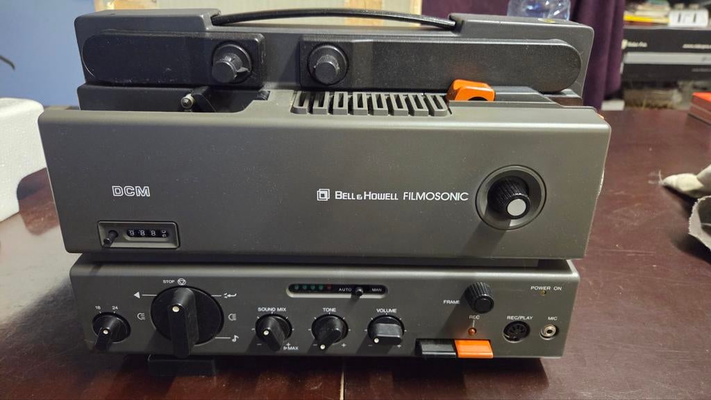 Projector Bell & howell, Antiquités & Art, Antiquités | TV & Hi-Fi, Enlèvement