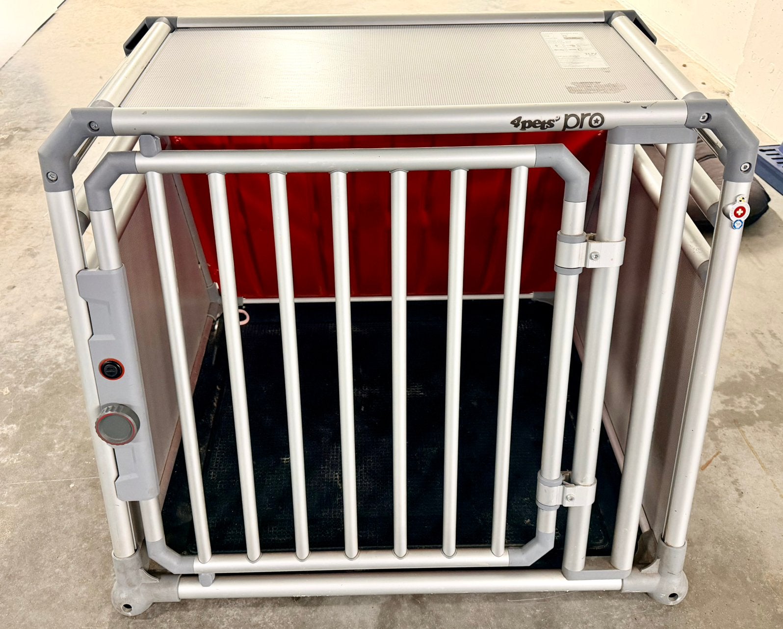 Autobench DOGBOX PRO 4 small, Dieren en Toebehoren, Ophalen, Zo goed als nieuw