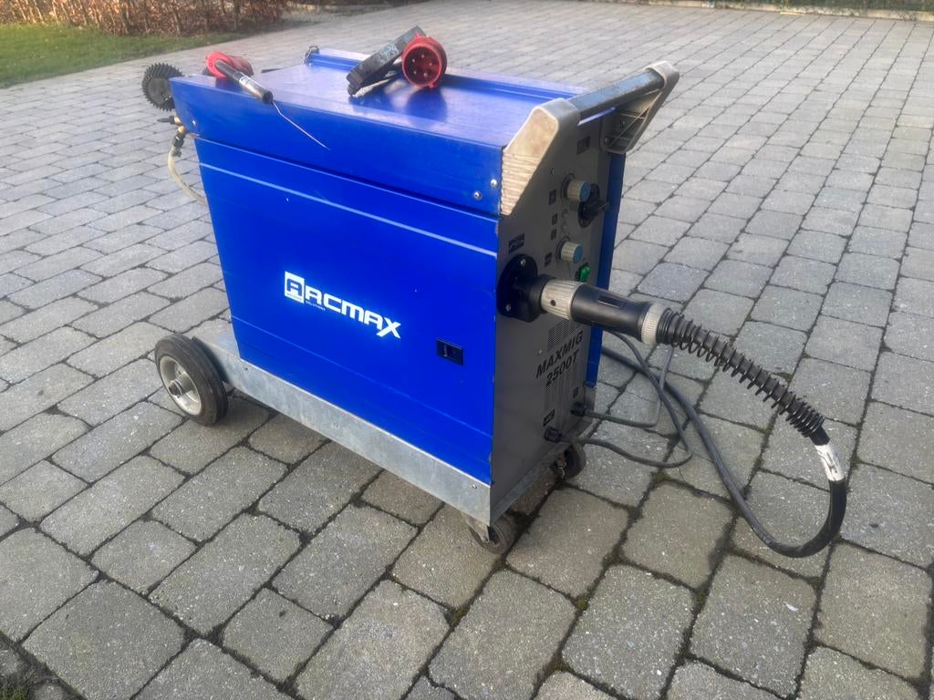 Halfautomaat. ARCMAX, Doe-het-zelf en Bouw, Gereedschap | Lasapparaten, Ophalen, Gebruikt, 150 tot 250 ampère