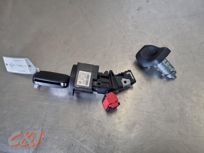 Kontaktslot + Sleutel van een Nissan NV300, Gebruikt, -, -, Ophalen of Verzenden