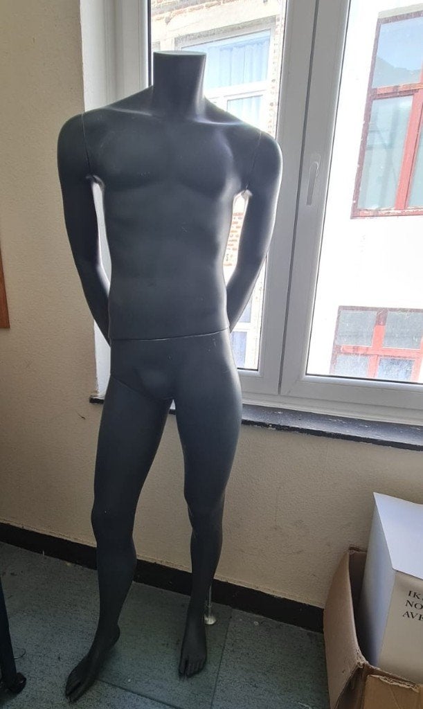 volledige mannelijke mannequin op glazen voetstuk, Zakelijke goederen, Kantoor en Winkelinrichting | Winkel en Inventaris, Ophalen