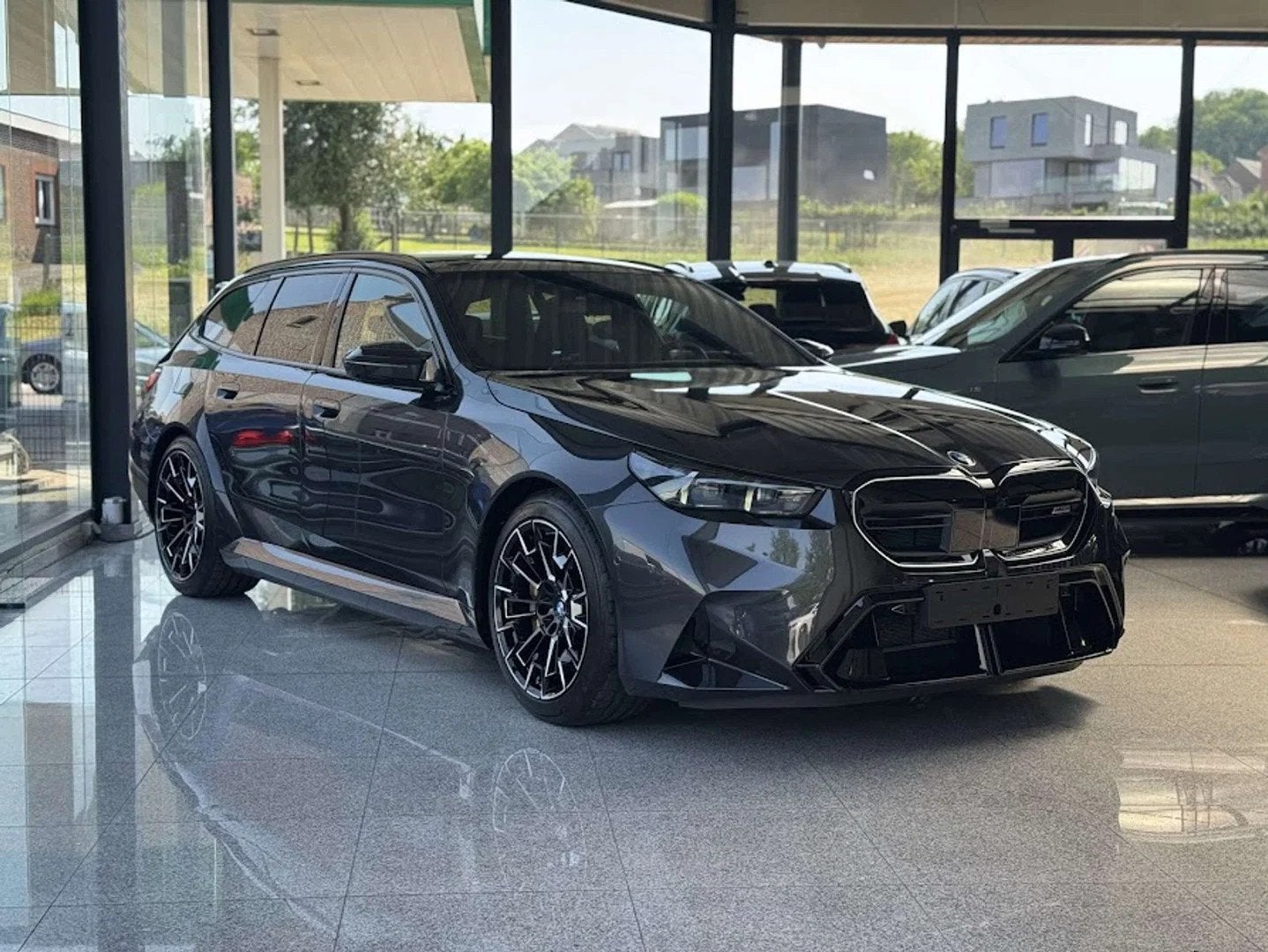BMW M5 Touring / CERAMIC BRAKES / TOWBAR / PANO / BOW&WILKIN, Cuir, 4395 cm³, Entreprise, Noir
