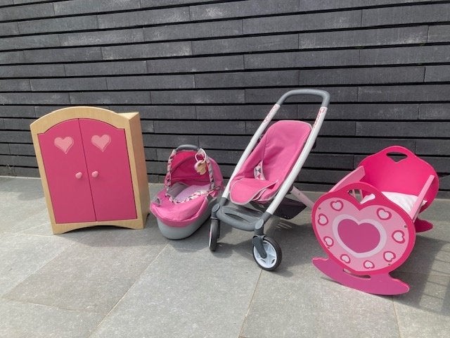 Houten kastje . Bedje en buggy, Enfants & Bébés, Jouets | Jouets en bois, Comme neuf, Meuble ou Kitchenette, Enlèvement
