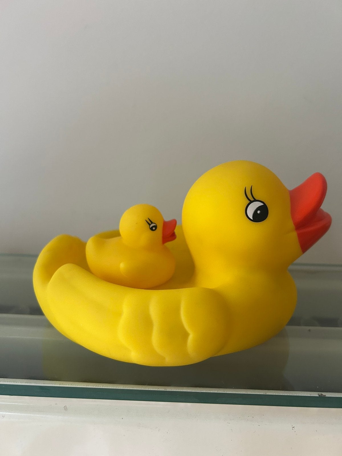 Grand canard avec 1 petit canard L15cm pour 4€, Enlèvement, Comme neuf, Canard de bain