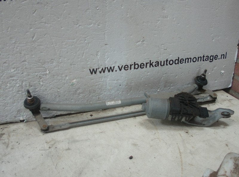 RUITENWISSER MECH + MOTOR Sandero I (BS) (82-00-619-512), Gebruikt, Robert-Bosch-Allee 1
74232  Abstatt, DE, Engineering@bosch.com