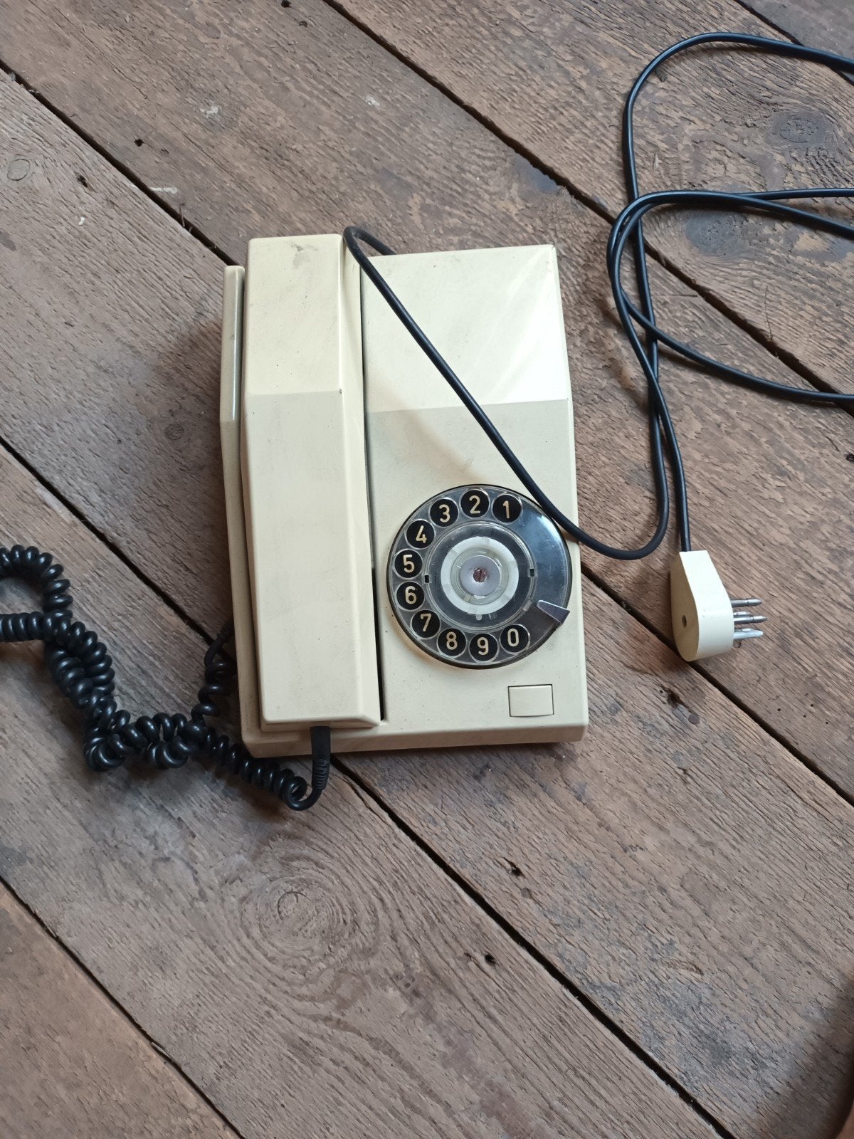 Oude werkende telefoon, Ophalen