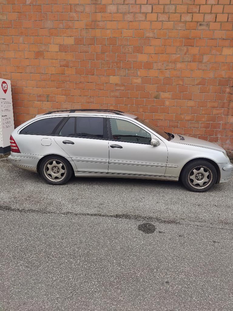 Mercedes c 200 diesel, Autos, Cuir, Boîte manuelle, Noir, 5 portes