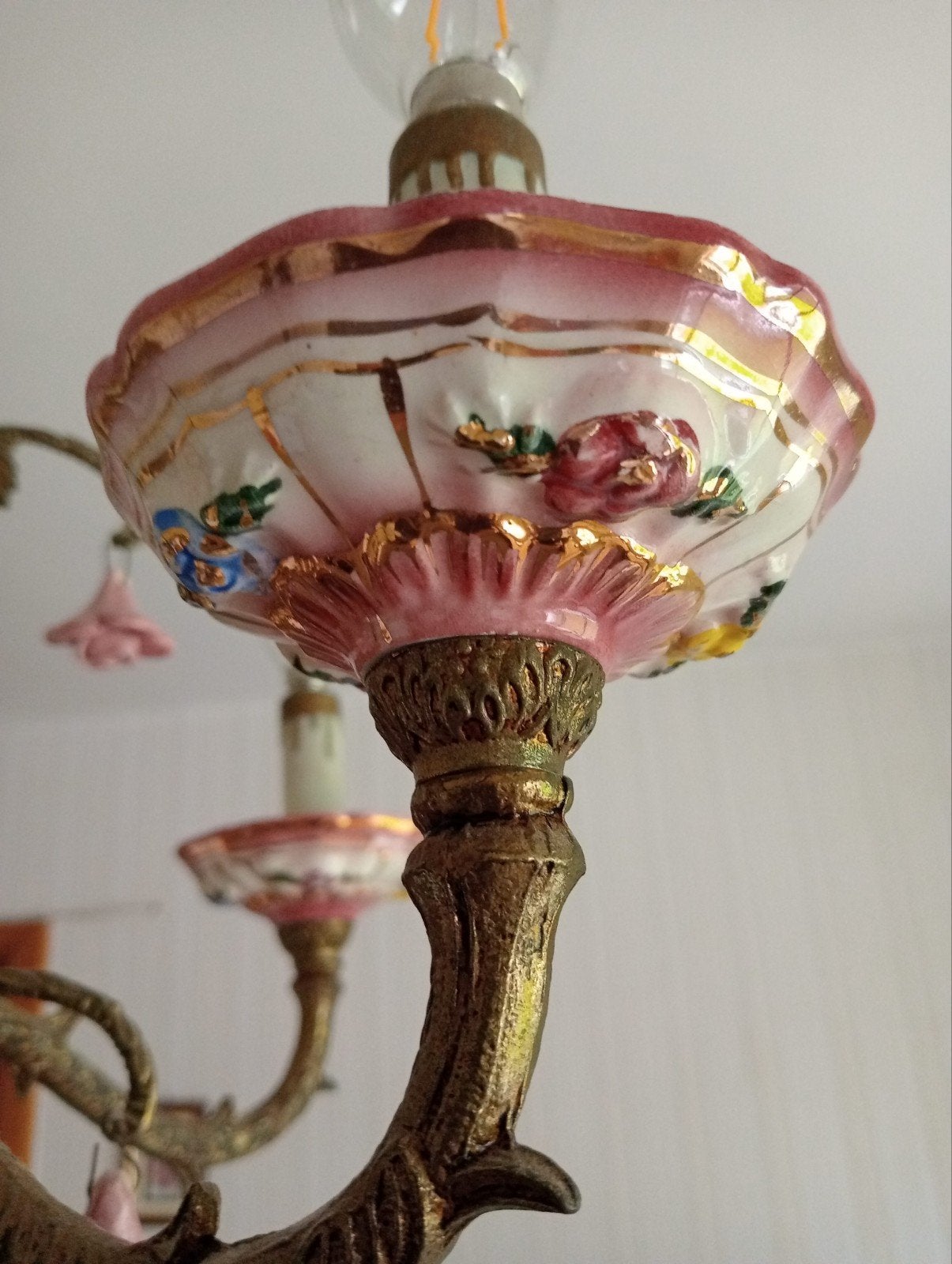 lustre en porcelaine antique, Enlèvement