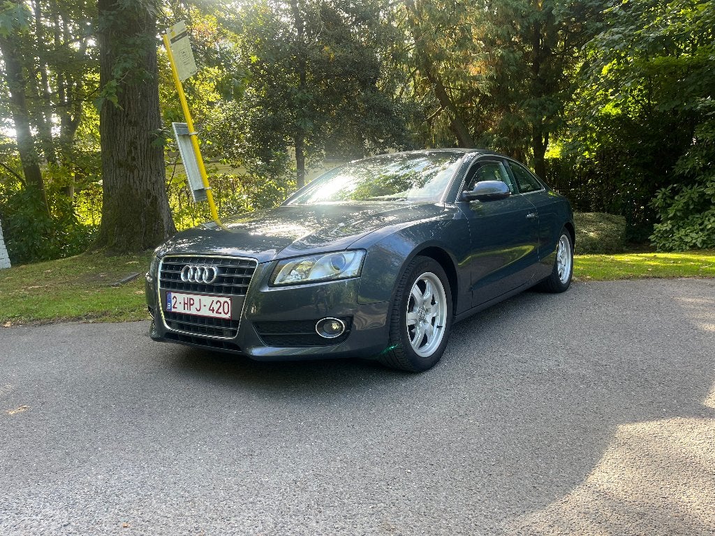 AUDI A5 COUPE MET VERNIEUWDE MOTOR, Auto's, Voorwielaandrijving, Euro 5, Zwart, Blauw