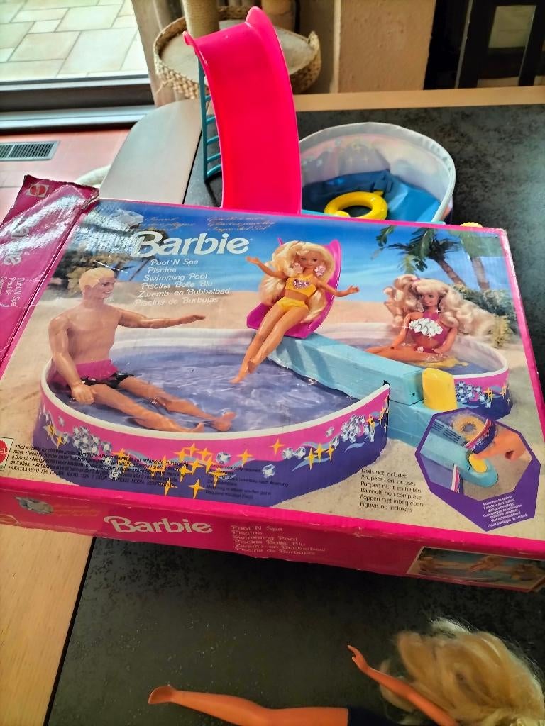 Barbie piscine  ?Années 1990, Enfants & Bébés, Jouets | Poupées, Enlèvement, Barbie