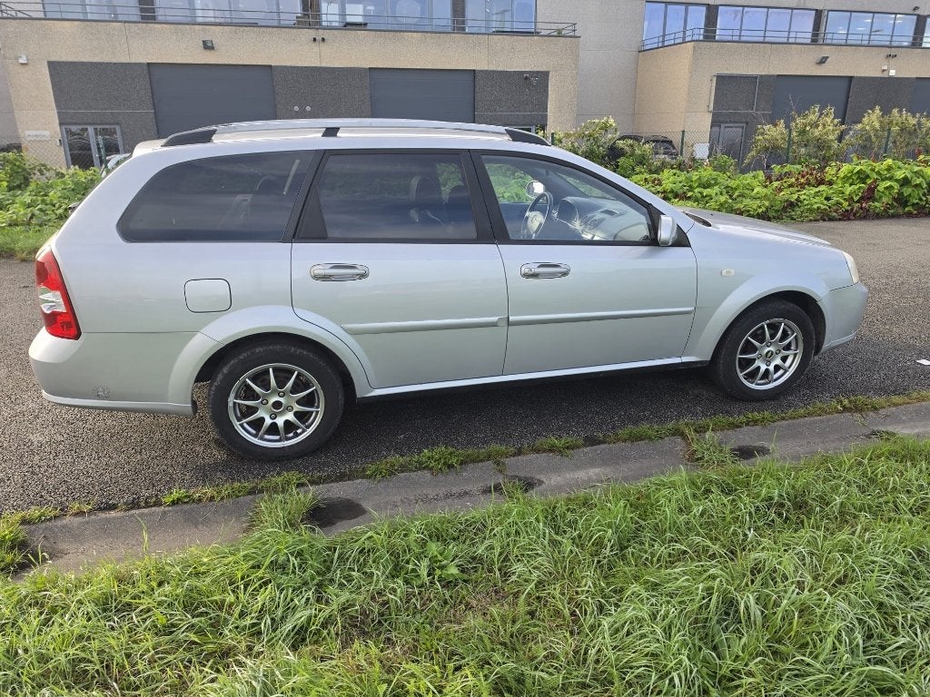 Chevrolet Nubira 1.6 benzine   euro 4, Auto's, Voorwielaandrijving, 4 cilinders, Wit, Leder