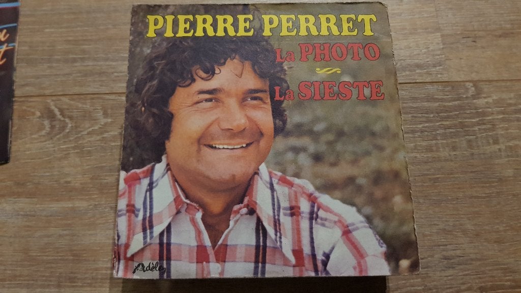 7" Pierre Perret - La photo / La sieste, CD & DVD, Enlèvement ou Envoi, Single, 1970 - 1979, Utilisé