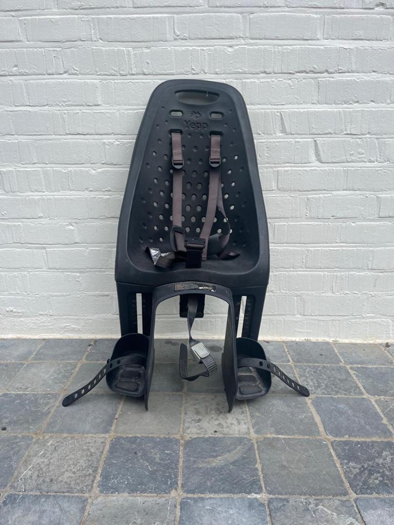 Thule Yepp Maxi zwart fietsstoeltje, Ophalen of Verzenden, Zo goed als nieuw, Voetsteuntjes