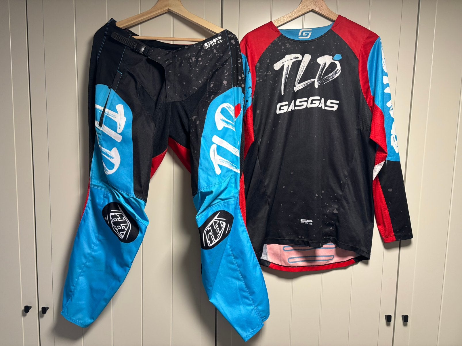 Kledij GasGas GP Pro long sleeve shirt + broek, Ophalen, Tweedehands, Heren, Combipak