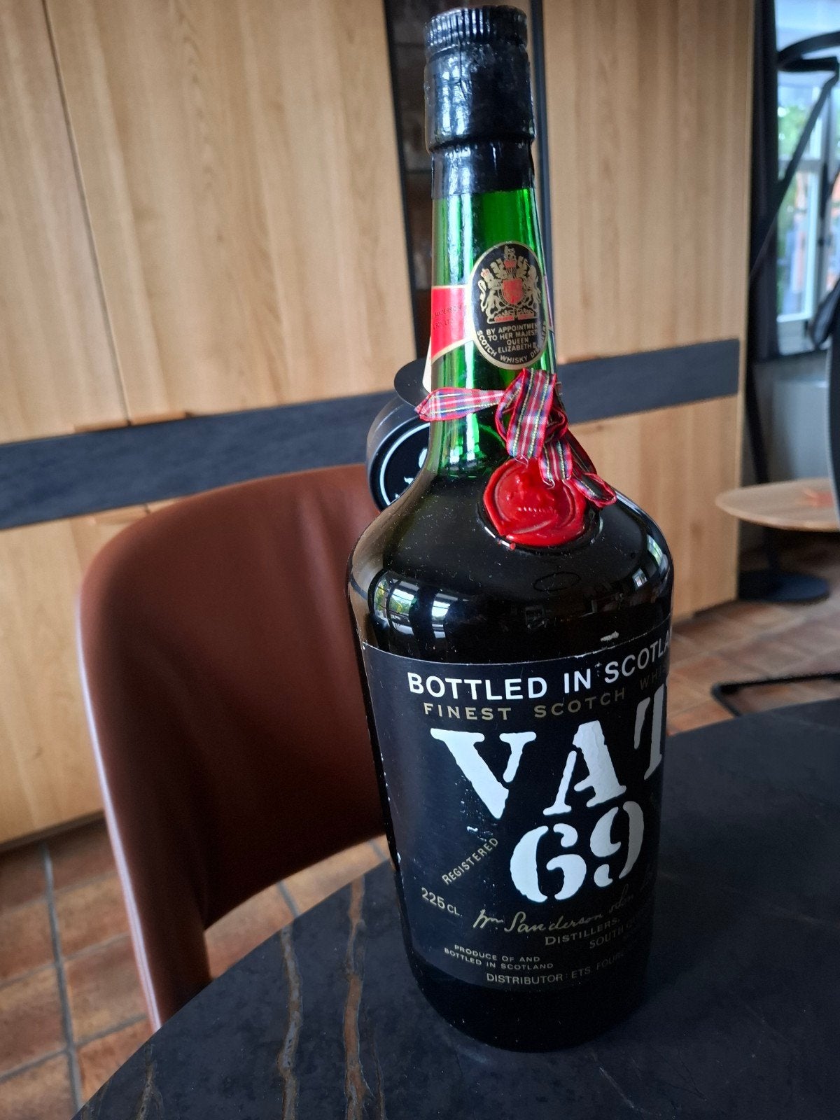 Vat 69 whisky.collector magnum 225 cl, Collections, Enlèvement