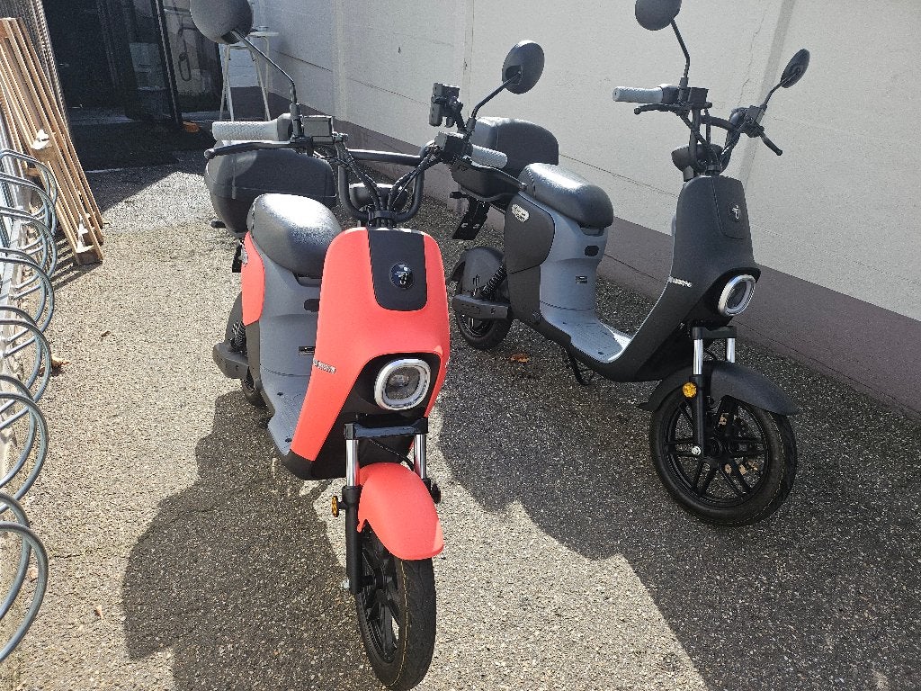 Segway B110. Deux cyclomoteurs électriques., Vélos & Vélomoteurs, Autres marques, Comme neuf, Enlèvement, Électrique