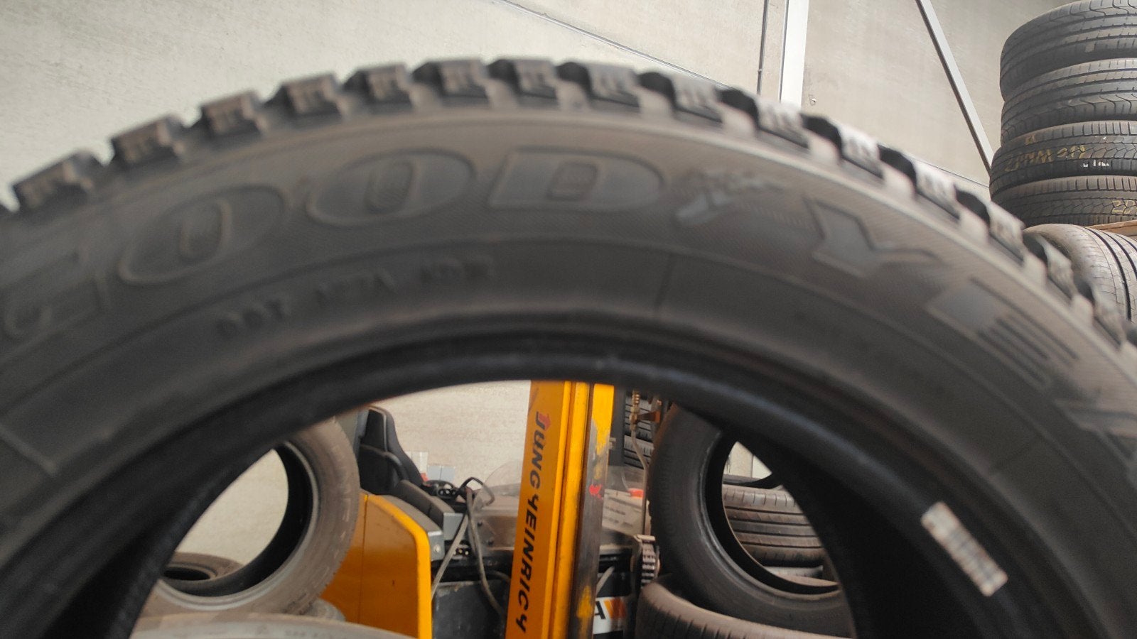 235/55r17 Goodyear 45€ per stuk met montage en balanceren, Ophalen of Verzenden