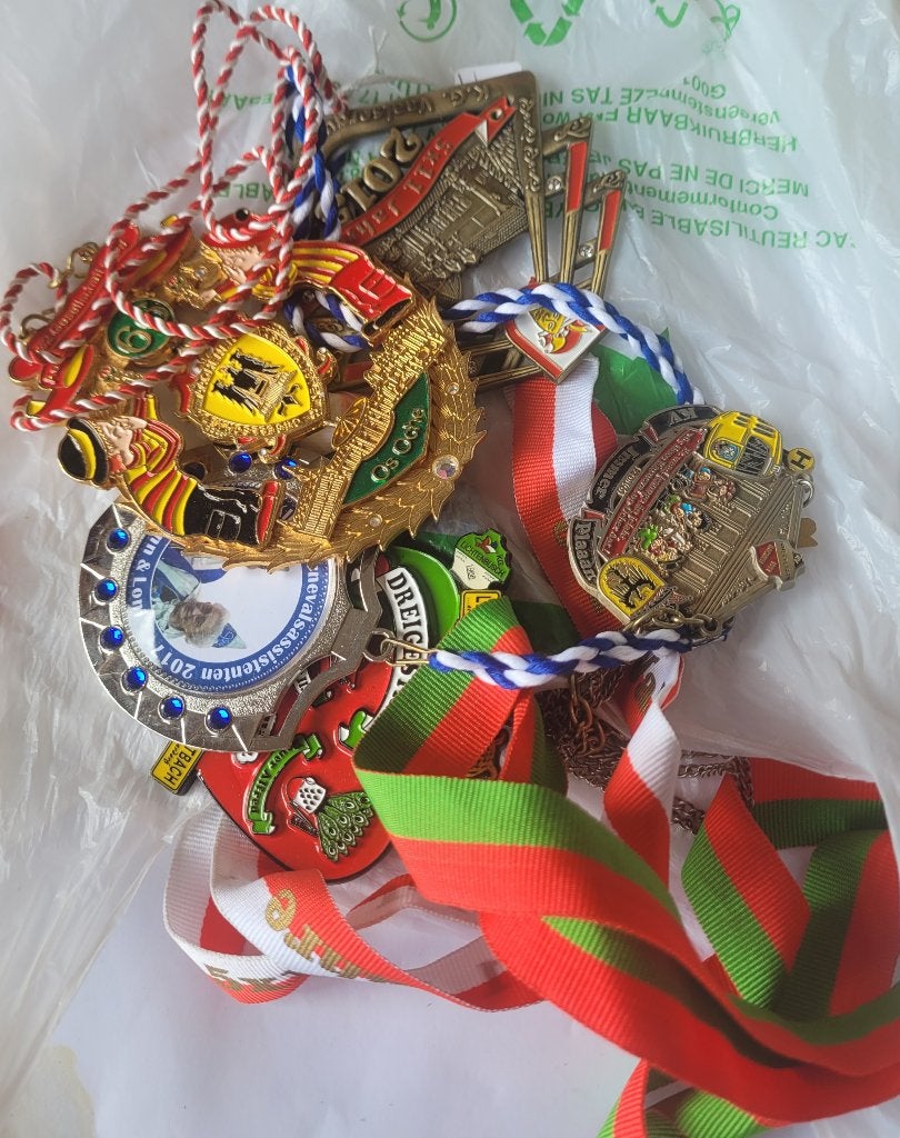 Médailles , broches , collection carnavals, Enlèvement ou Envoi, Utilisé