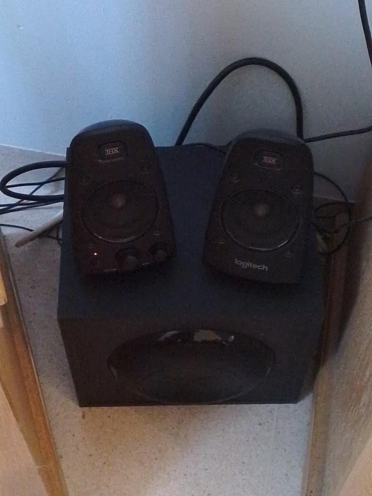 Logitech pc speakers in goede staat 40€, Ophalen