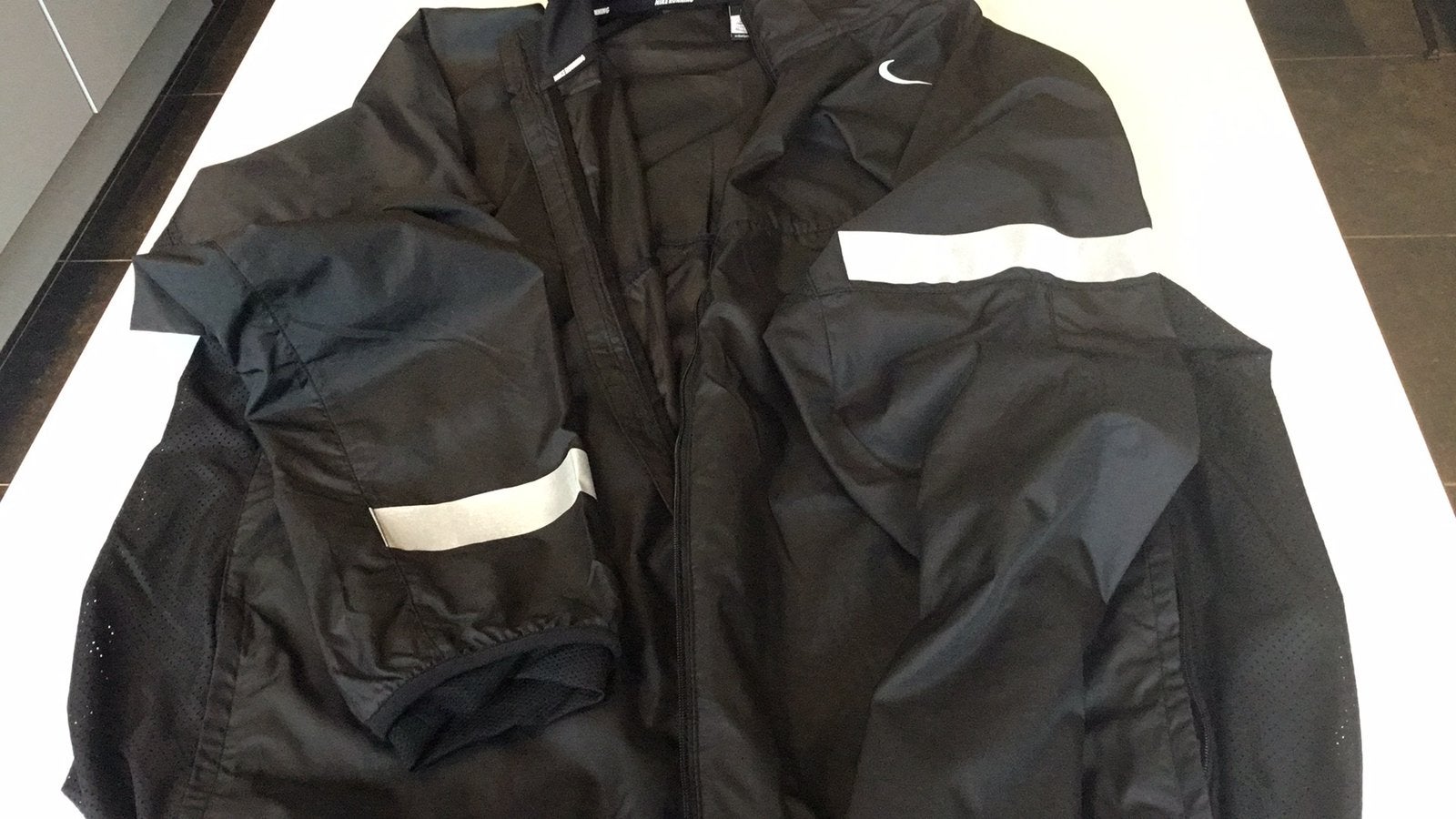Nieuw zwart loopjasje van Nike XL, Zwart, Ophalen of Verzenden, Algemeen, Maat 56/58 (XL)