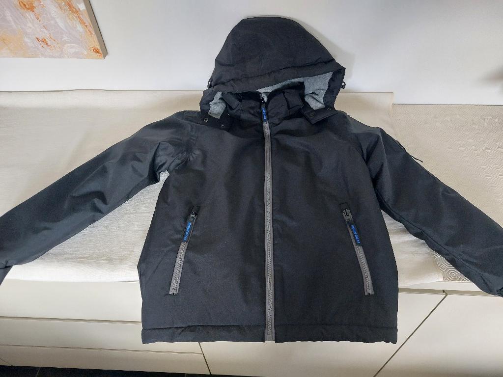 Magnuum Teens, nieuwe zwarte winterjas, maat 134-140, Kinderen en Baby's, Kinderkleding | Maat 134, Ophalen, Magnuum, Nieuw, Jongen