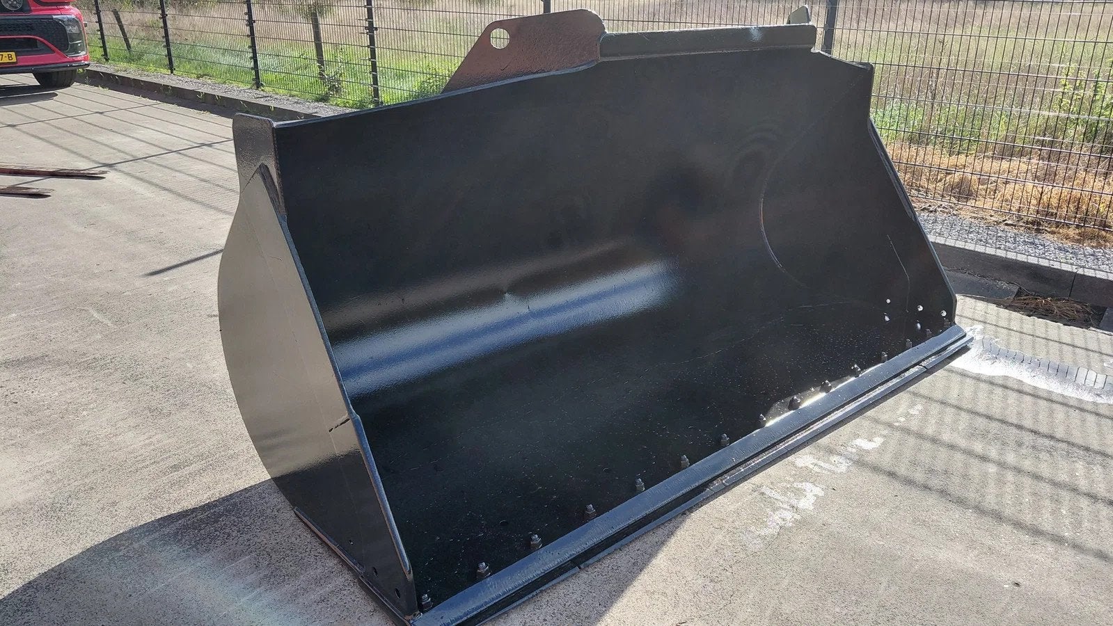Volvo Loader bucket 2.70m wide / Volvo coupling