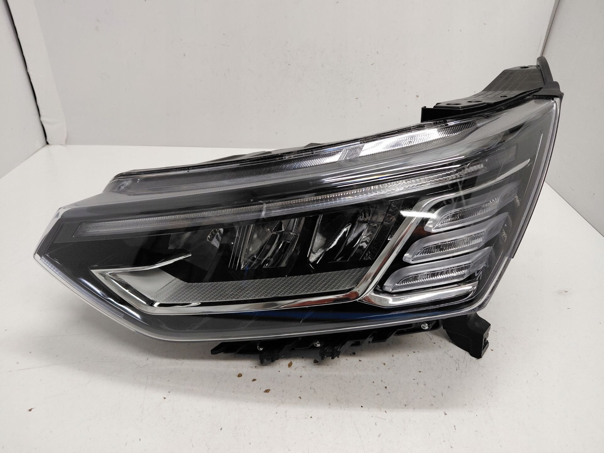 Phare gauche SsangYong Korando C300 8310137201, Info@kg-mobility.com, KG Mobility Corporation, Utilisé, SsangYong