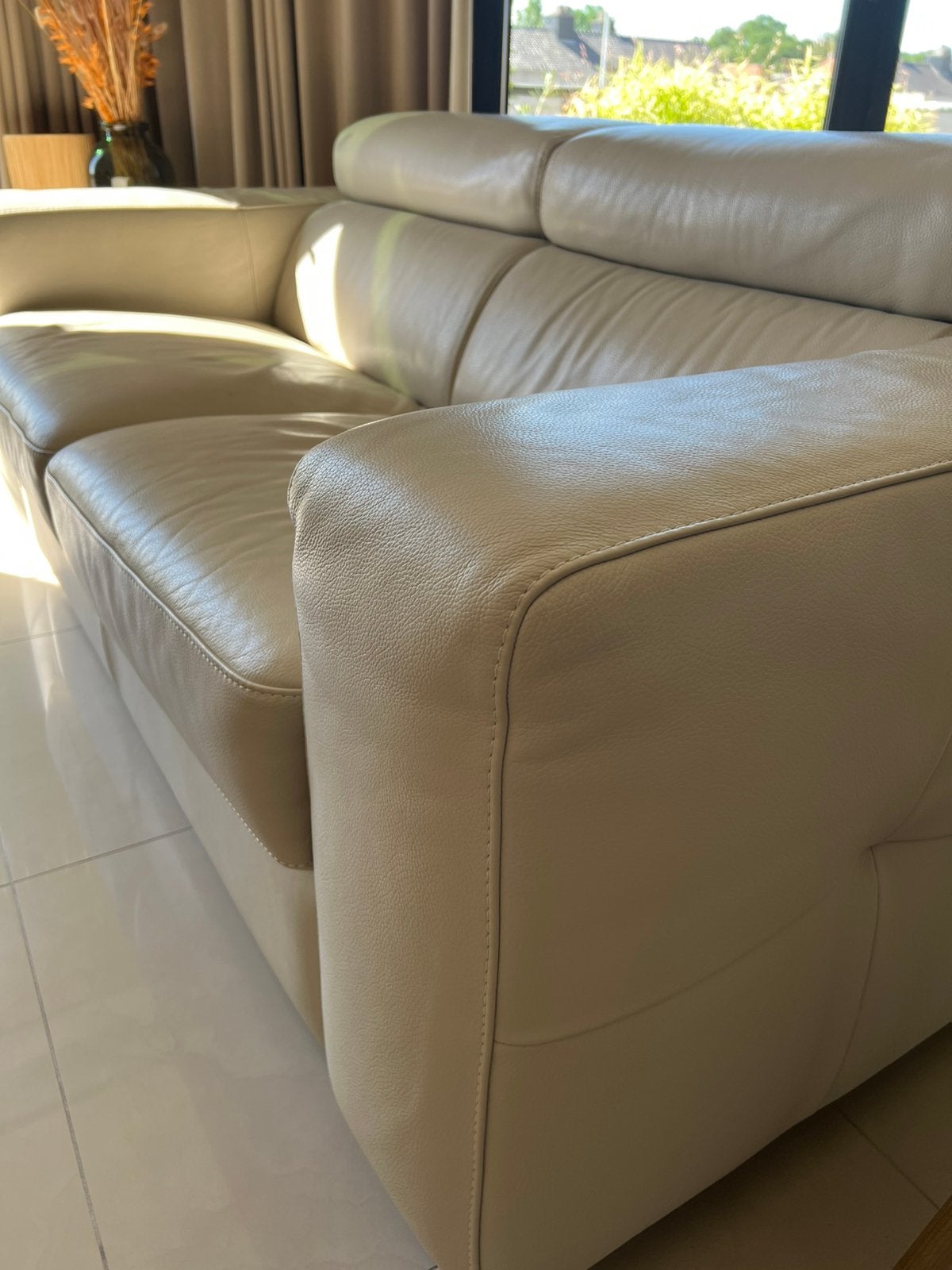 Ruime crèmekleurige lederen 2-zitsbank – 190 cm, Huis en Inrichting, Ophalen, Gebruikt, 150 tot 200 cm, Tweepersoons