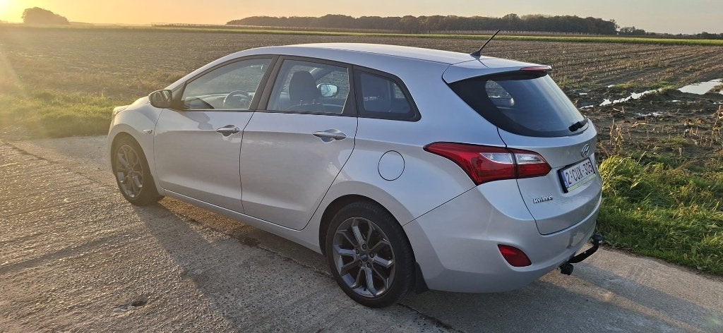 Hyundai i30 wagon 2015 1.4 benzine, Auto's, Voorwielaandrijving, 4 cilinders, Zilver of Grijs, Verwarmde buitenspiegels