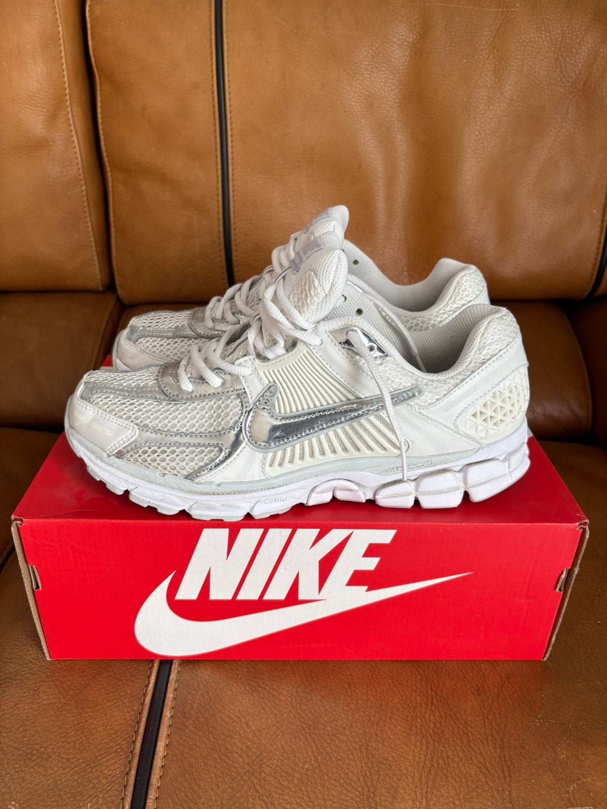 Nike vomero 5 44 Wit, Kleding | Heren, Schoenen, Ophalen, Wit, Zo goed als nieuw, Sneakers