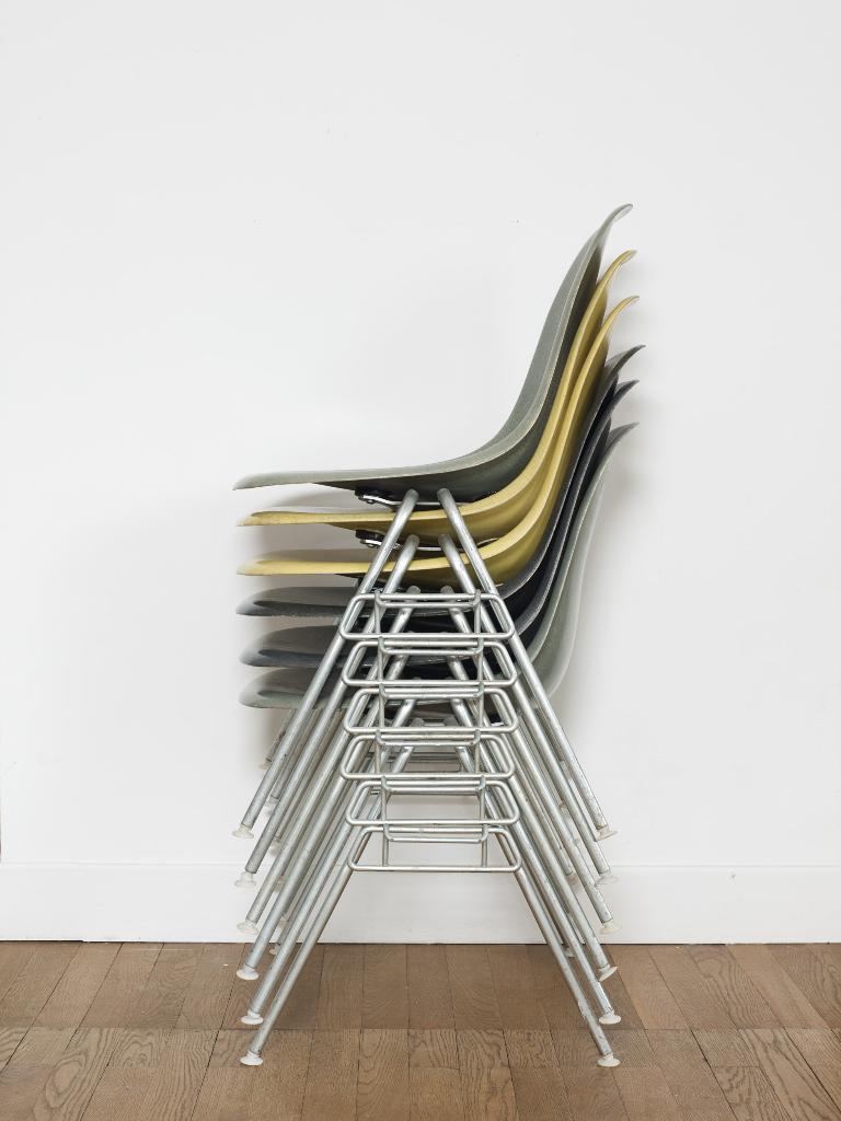 VINTAGE Fiberglass Chairs by Charles & Ray Eames, Ophalen