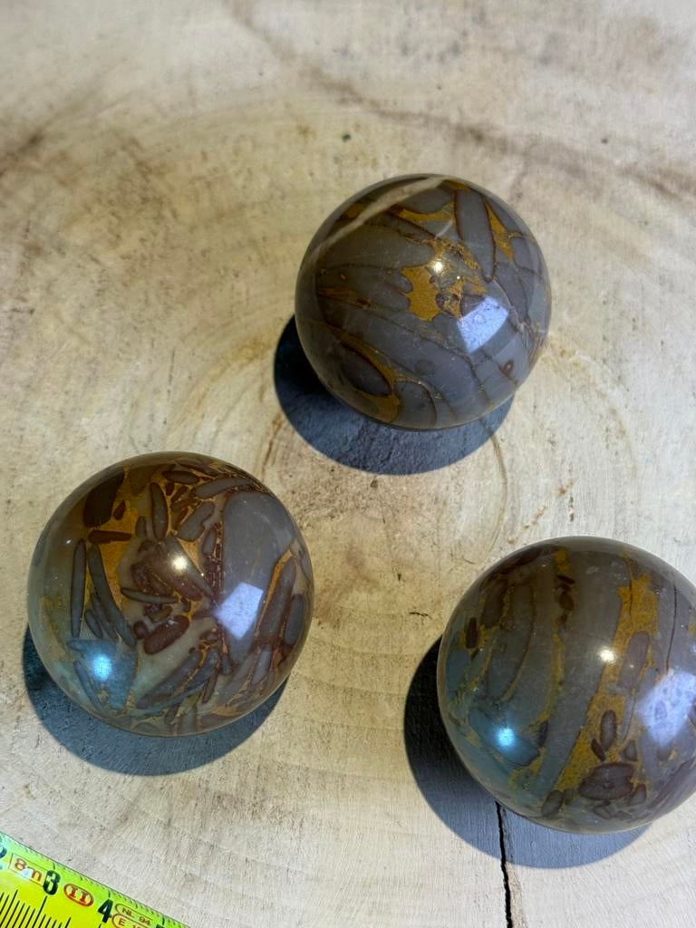 Boule en jaspe polychrome 5 cm — 180g — dessin unique, Enlèvement ou Envoi, Minéral