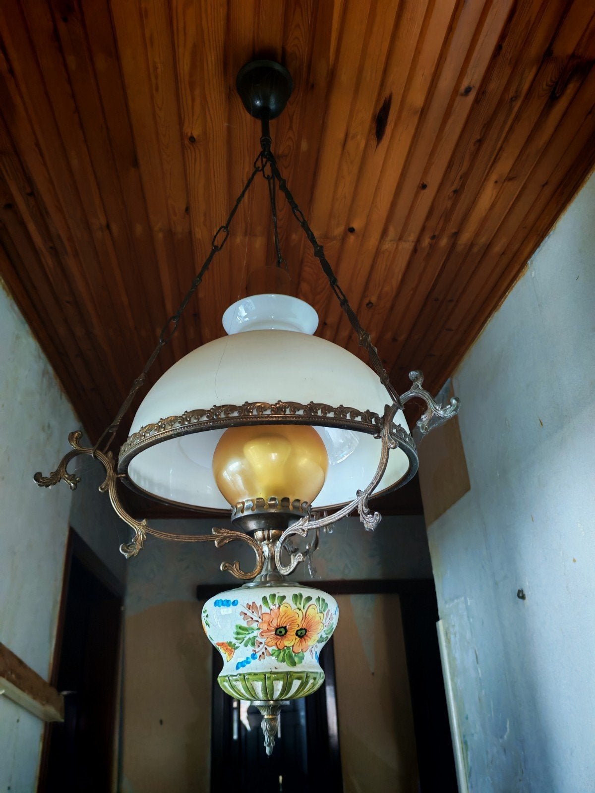 Lustre suspension ancien en faïence et opaline rétro, Enlèvement