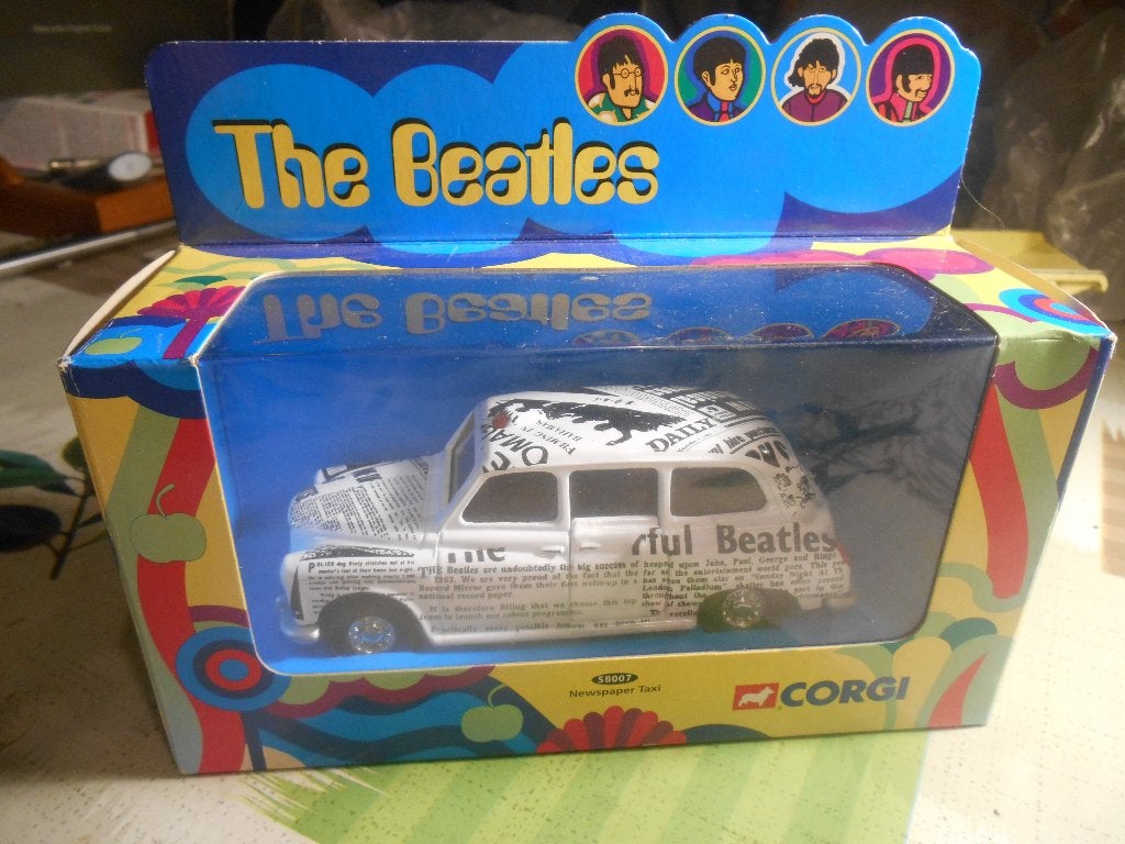corgi newspaper the beatles, Enlèvement ou Envoi, Comme neuf, Voiture, Corgi