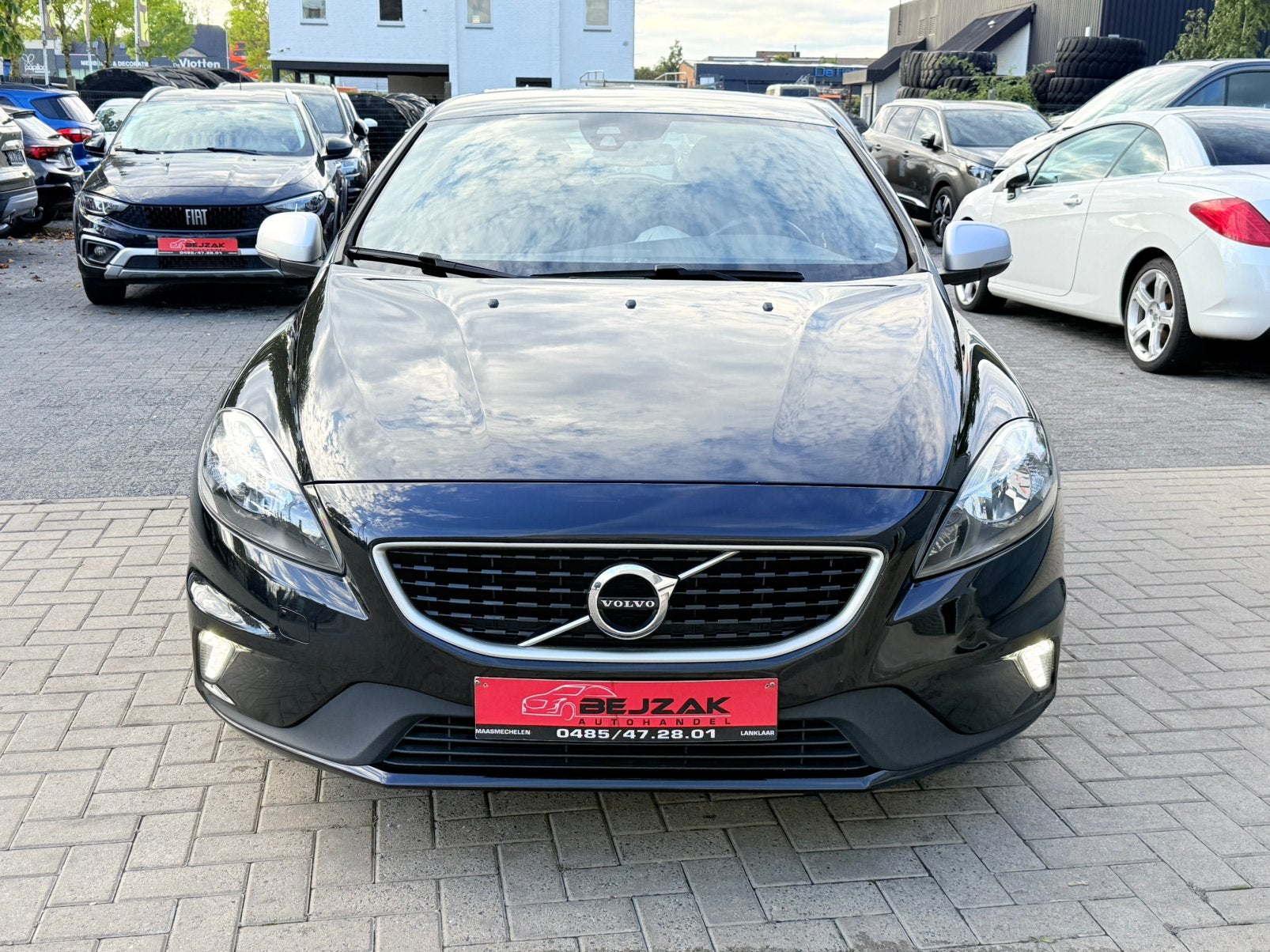 Volvo V40 R-Design 2.0d D2 85.000 1j garantie Nette staat, Auto's, Voorwielaandrijving, Euro 6, Alcantara, Zwart