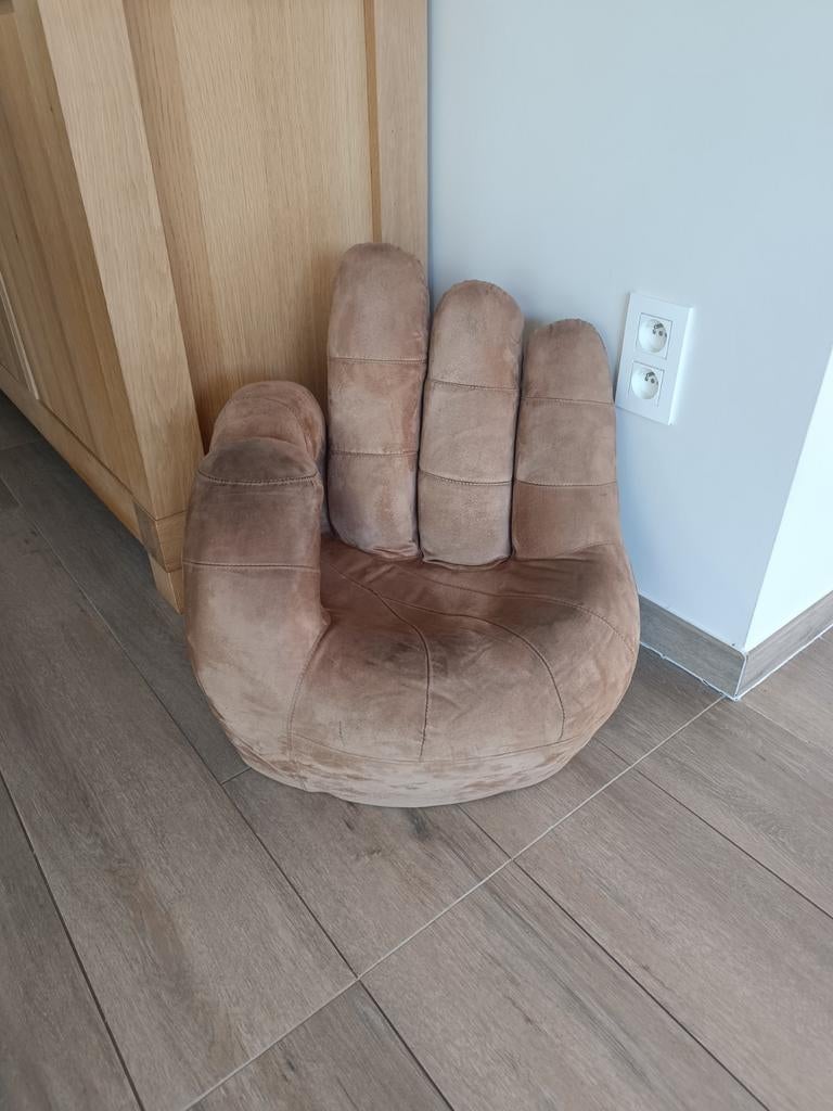 Siège en forme de main, Moins de 75 cm, Moins de 150 cm, Une personne, Enlèvement
