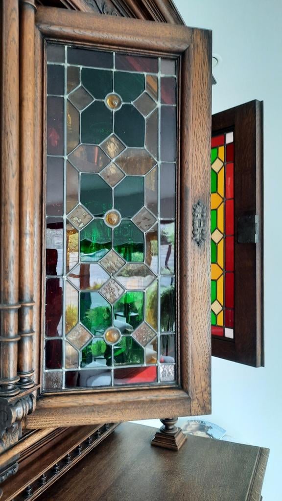 Mechelse kast, Enlèvement, Verre