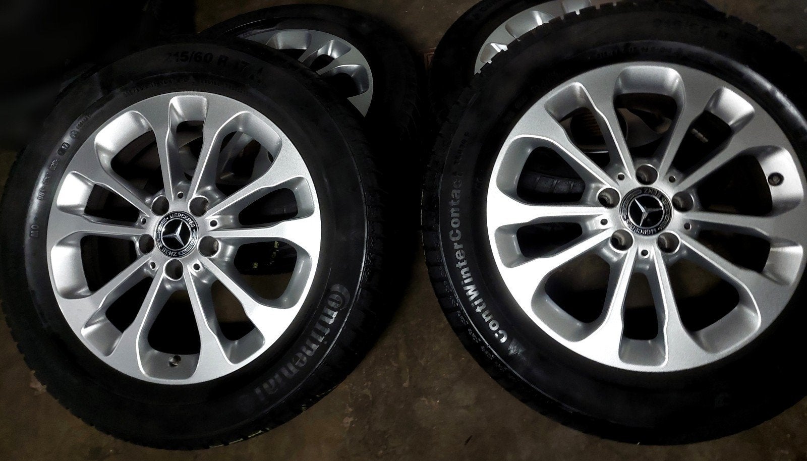 Originele Mercedes GLA velgen 215 60 17 met winterbanden, Auto-onderdelen, Banden en Velgen