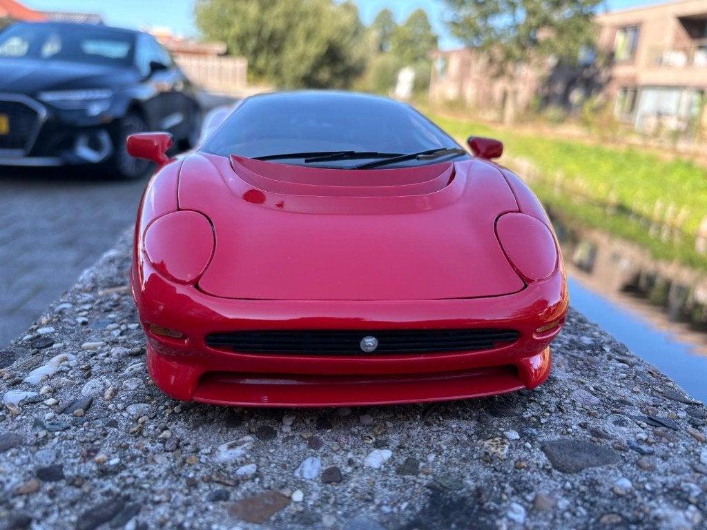 Jaguar XJ220 1992 Fabrikant Maisto 1.12 scale, Verzenden, Zo goed als nieuw, 1:9 t/m 1:12, Auto