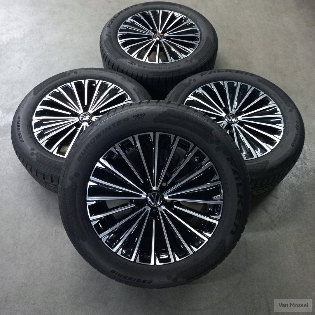 Volkswagen Tayron Falken Eurowinter HS02 PRO 235/55/R18 104H, Auto-onderdelen, Banden en Velgen, 18 inch, Gebruikt, -, -